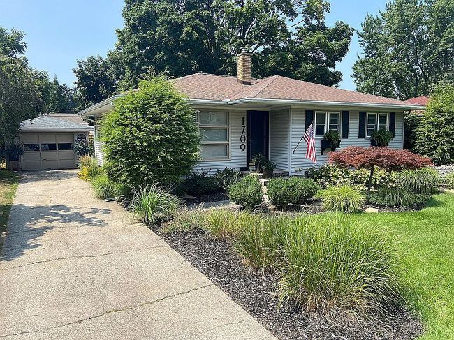 Photo of 1709 Sheldon Rd, Grand Haven, MI
