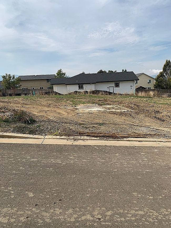 Photo of 661 Boulder Loop, Creswell, OR