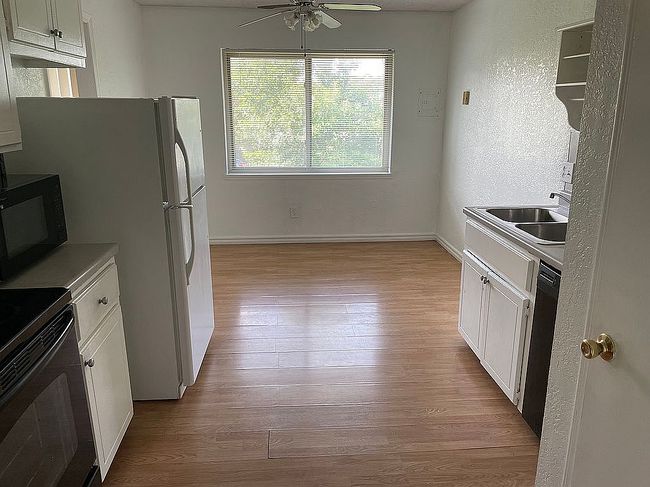Photo of 1813 E Lindsey St Apt 4, Norman, OK