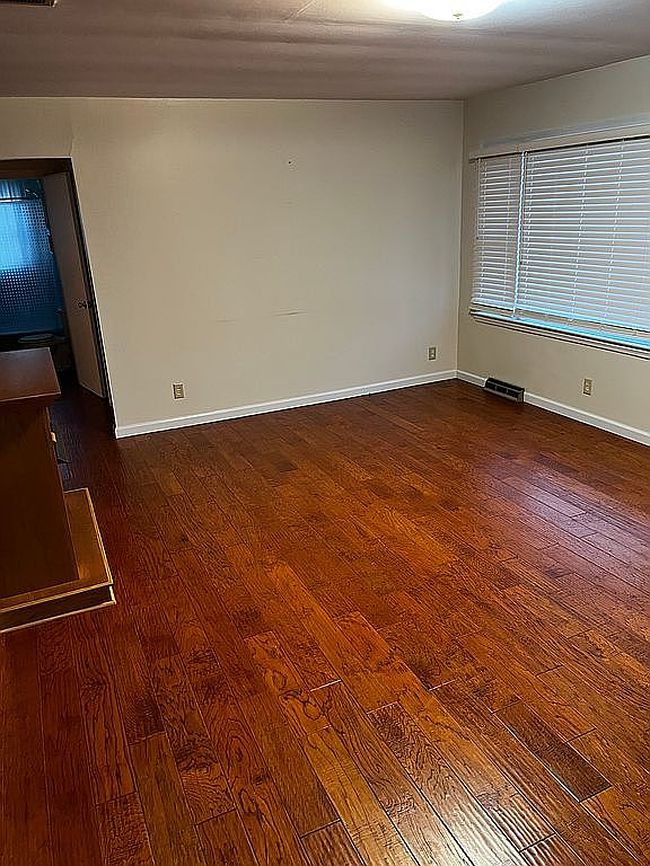 Additional photo 3 of property located at 118 W Pierson St