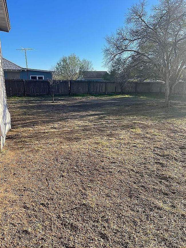 Photo of 605 Railroad St, Poth, TX