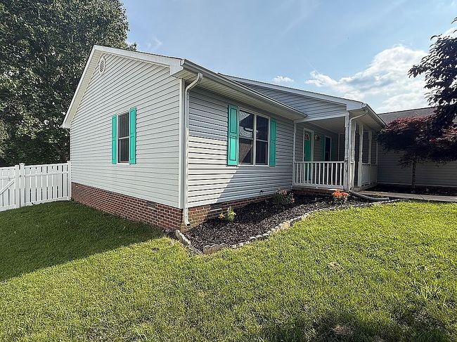 Photo of 136 Iris Dr, Waynesboro, VA