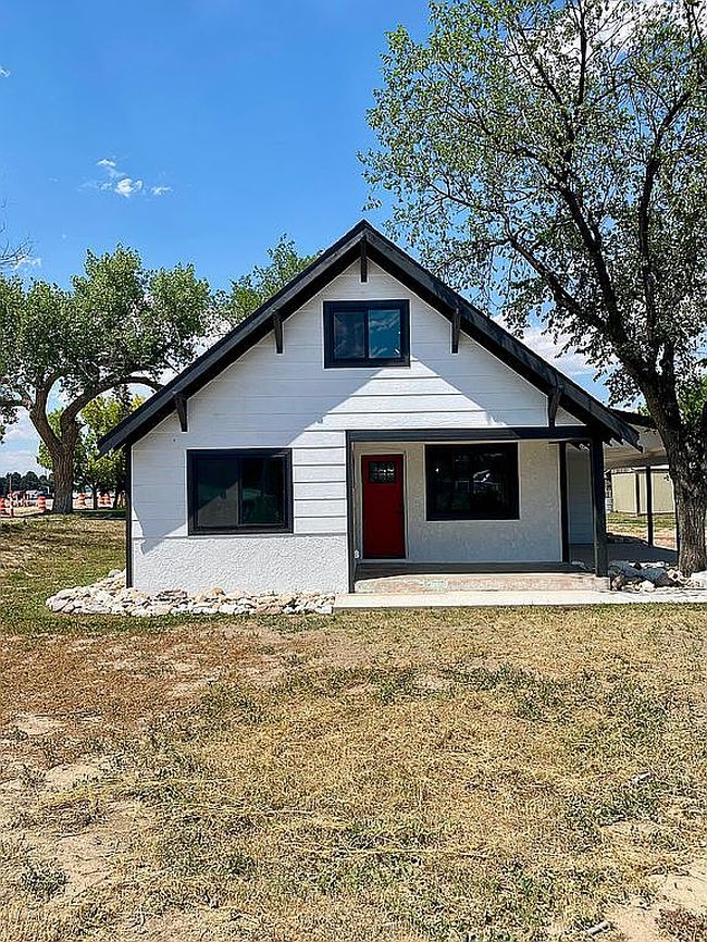 Photo of 1604 16th St, Wheatland, WY