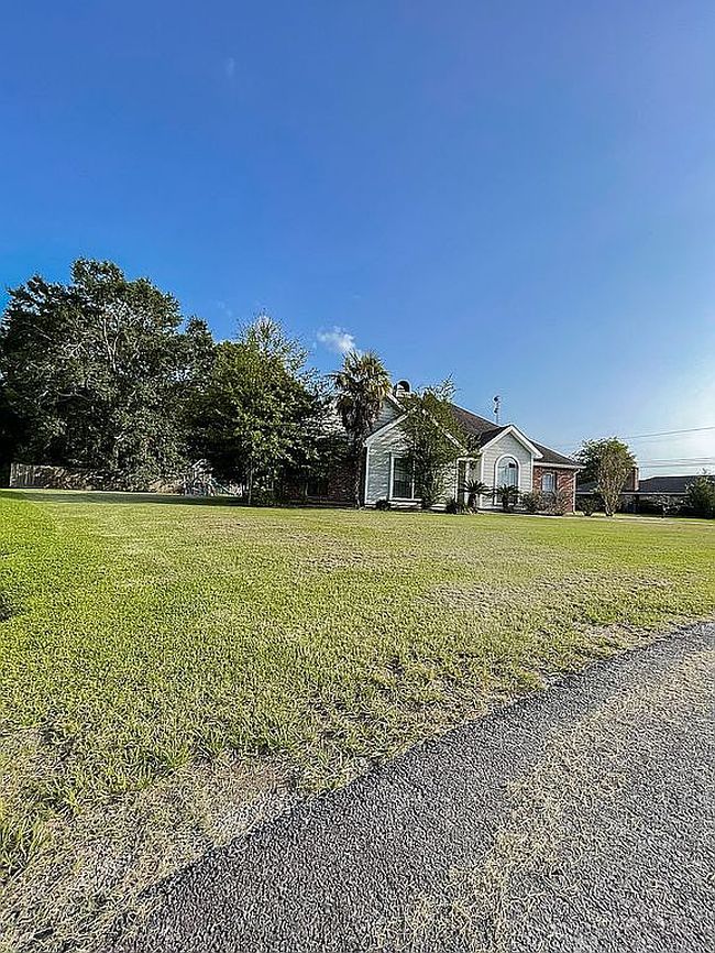 Photo of 811 Comfort Ln, Jennings, LA