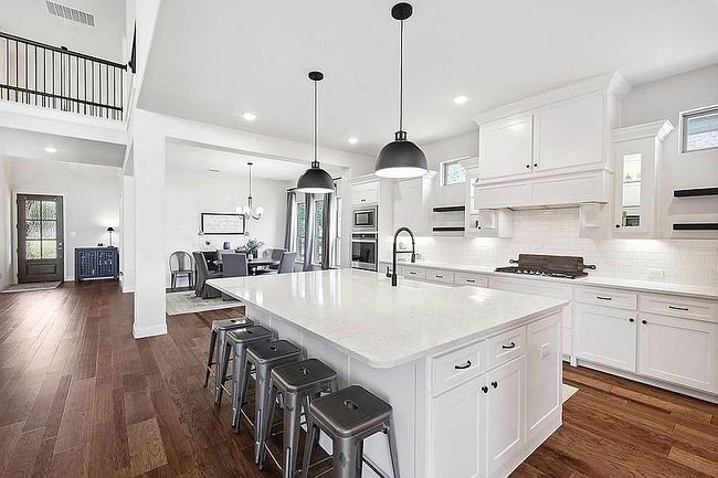 Additional photo 2 of property located at 209 N Pecan Pkwy