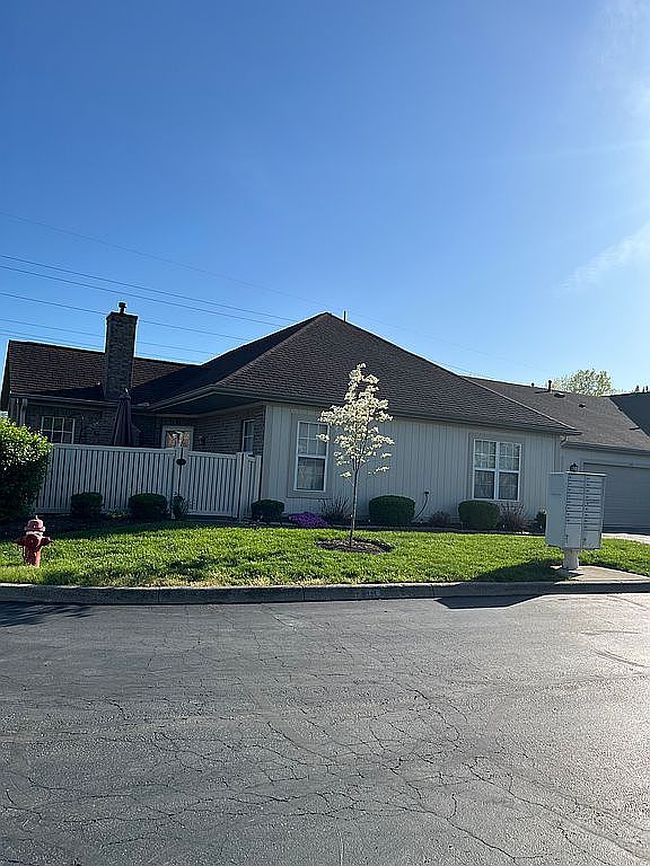 Photo of 305 Pointe Pl #12, Westerville, OH