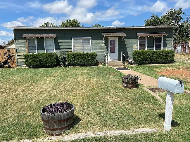 Photo of 1606 Bowie St, Sweetwater, TX