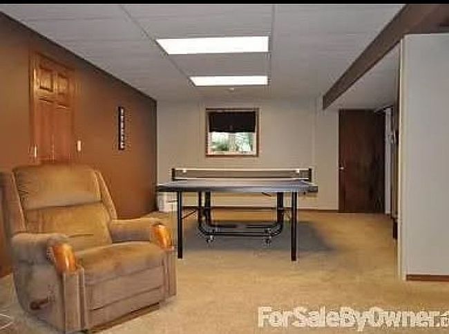 Photo of 111 Ivy Ln, Knoxville, IL