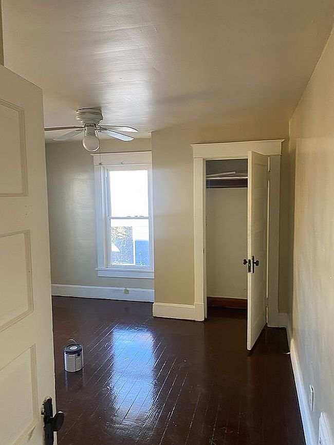Image of 415 Moore St