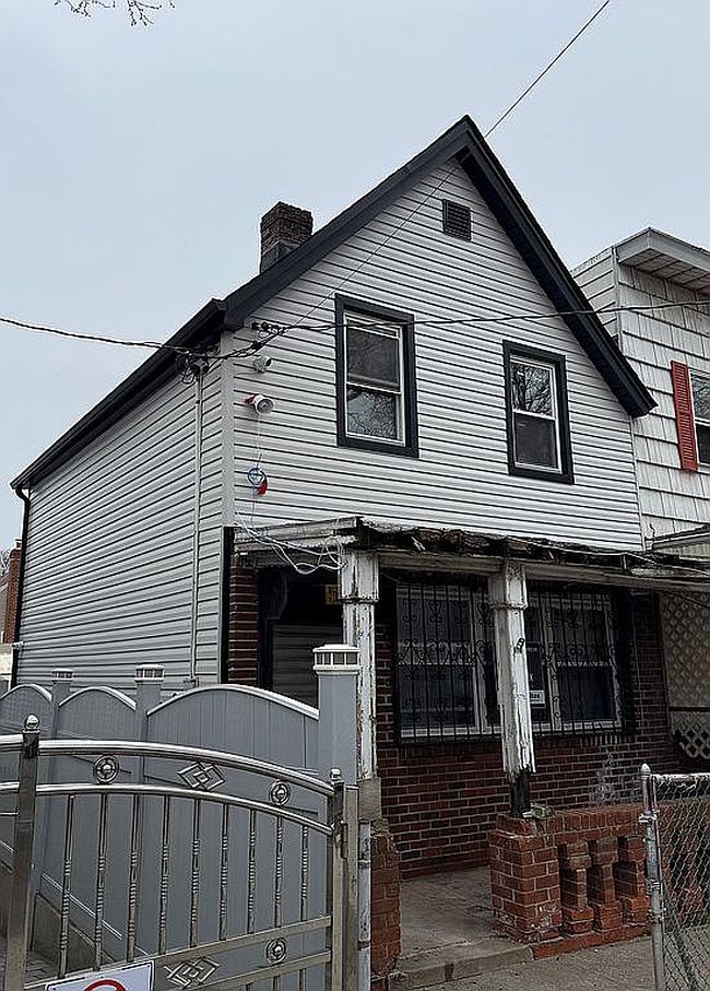 Image of 722 E 99th St