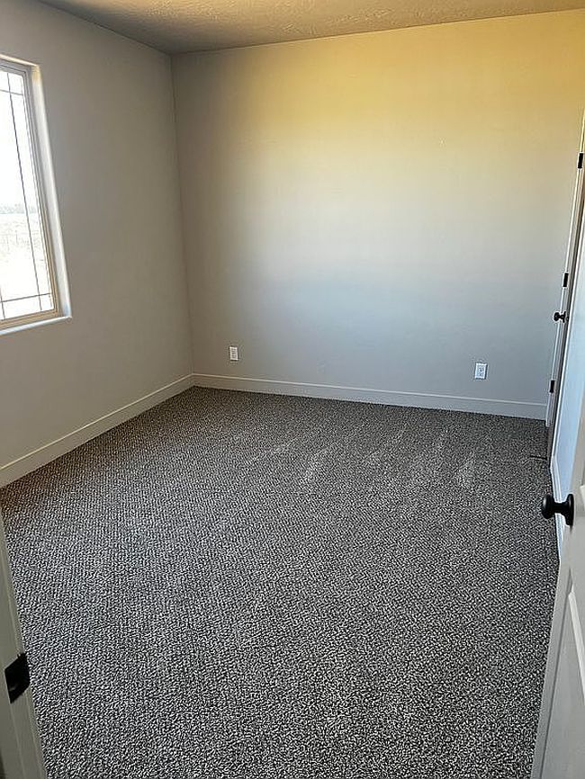 Image of 775 E 100 N