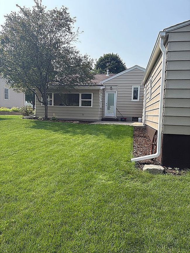 Photo of 1145 E Ridgeway Ave, Waterloo, IA