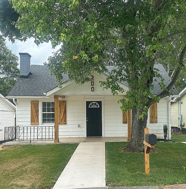 Photo of 200 Mcdaniel Ave, Greer, SC