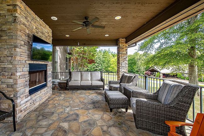 Image of 1025 Pointe One Cove Ln