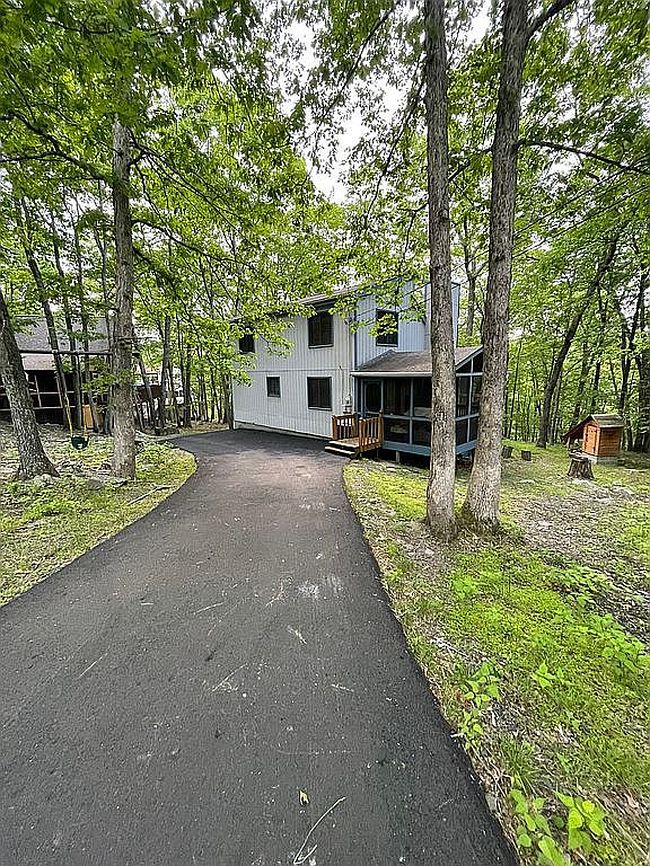 Photo of 2295 Southport Dr, Bushkill, PA