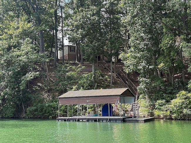 Photo of 701 Lakeview Dr, Penhook, VA