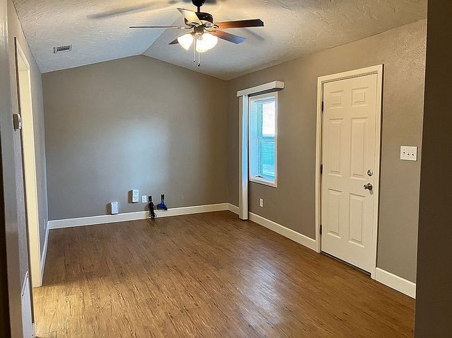 Photo of 107 Avenue E