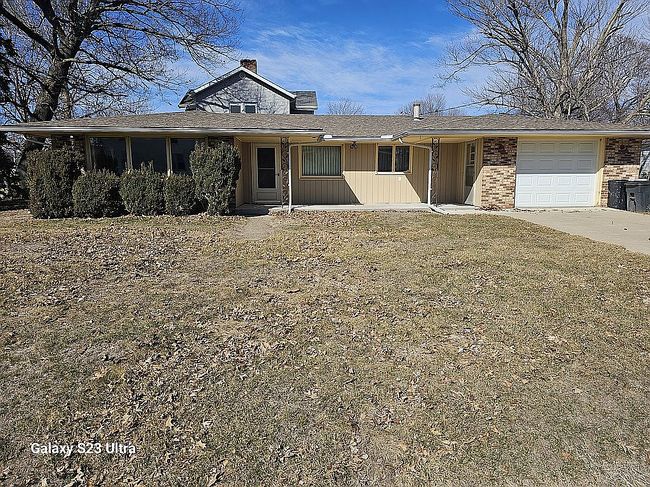 Image of 230 W Evergreen St