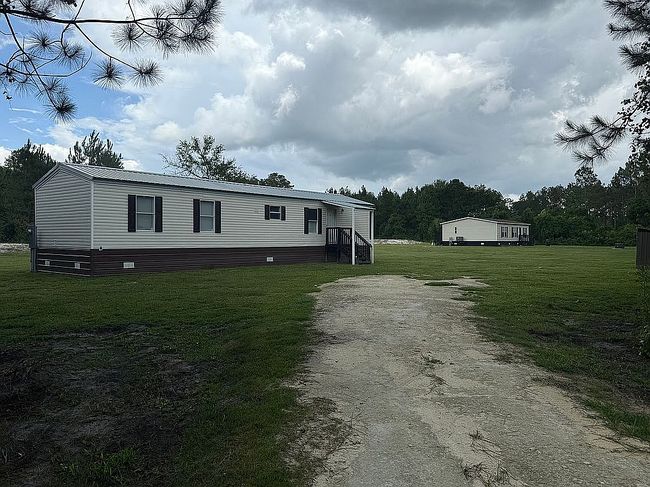 Photo of 915 Ne County Road 225, Lawtey, FL