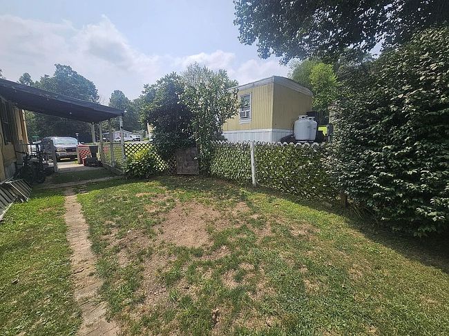 Photo of 25 Willington Dr, Macungie, PA