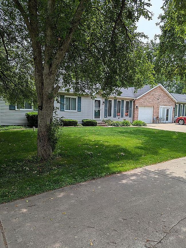 Photo of 8233 Lincoln St, Merrillville, IN