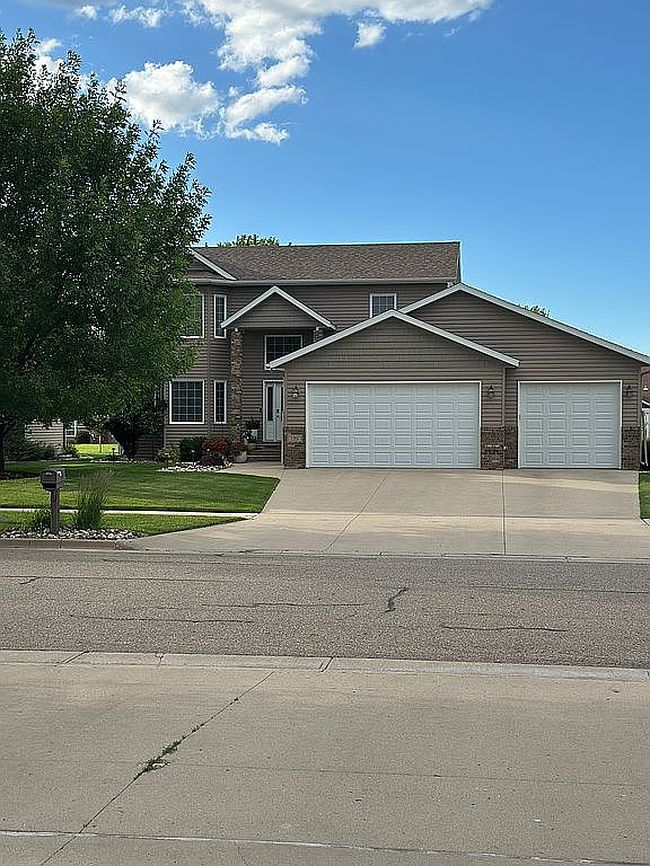 Image of 120 15th Ave W