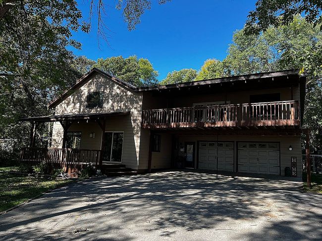 Photo of 611 Oakwood Dr, Devils Lake, ND