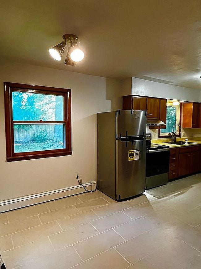 Photo of 8 Stillwell St, Great Barrington, MA