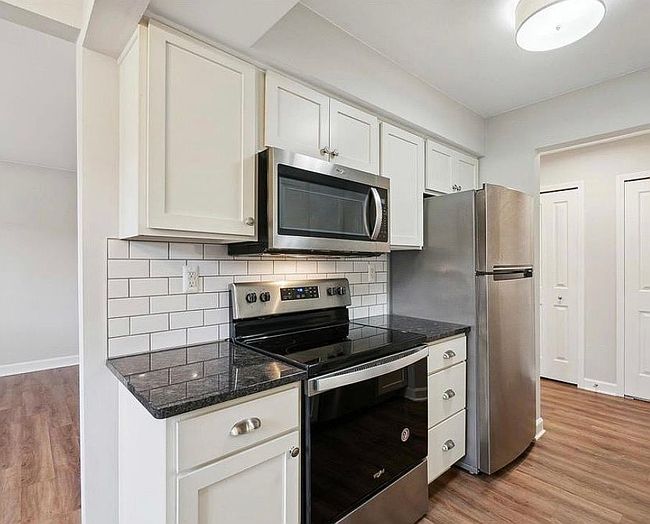 Photo of 412 Riviera Dr, Saint Clair Shores, MI