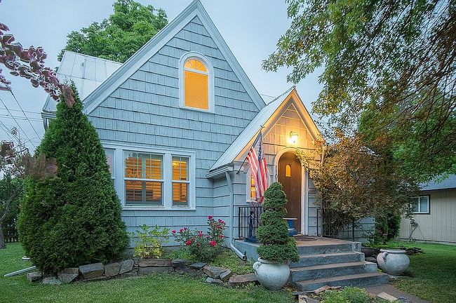 Preview of property located at 1101 E Lakeside Ave