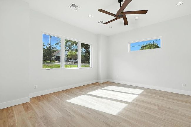 Additional photo 2 of property located at 512 Cowal Dr S