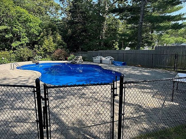 Photo of 6 Tara Ct, Lake Grove, NY