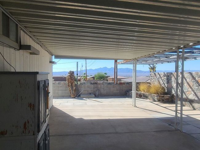 Additional photo 3 of property located at 1565 Russell Dr