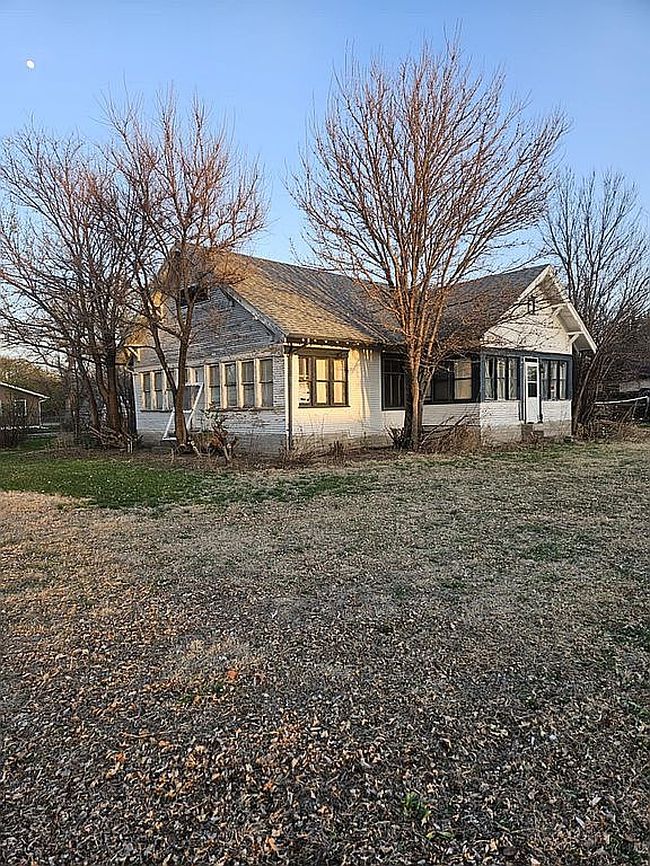 Image of 910 8th St