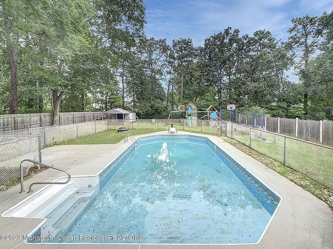 Photo of 616 Broadway Blvd, Toms River, NJ