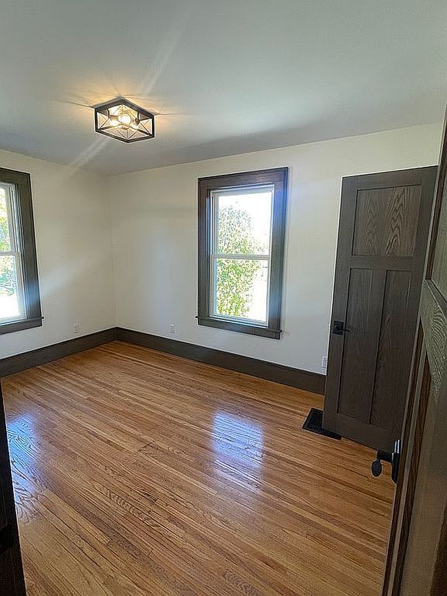 Photo of 103 N Section Line St, Howard, SD