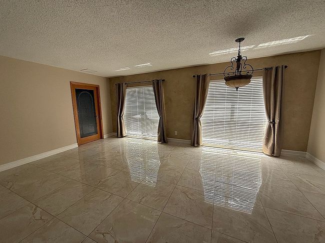 Photo of 7511 Mayfair Ct, Tampa, FL