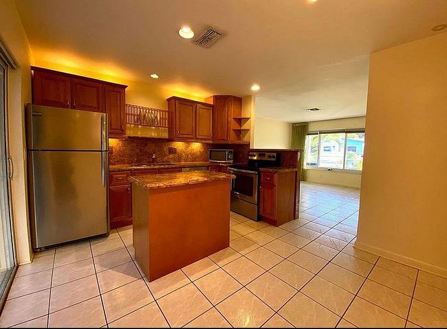 Image of 935 Bignonia Rd