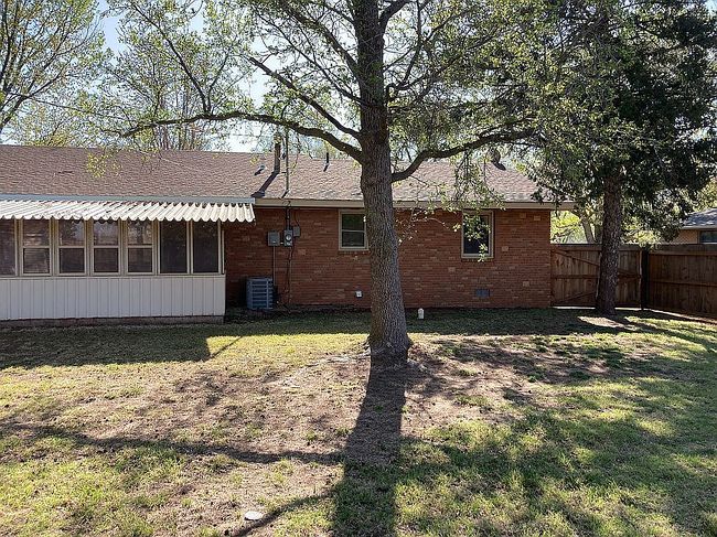 Photo of 911 S Saint John Ave, Lyons, KS