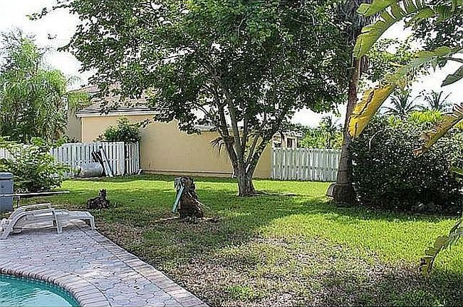 Photo of 18480 Nw 24th St, Pembroke Pines, FL