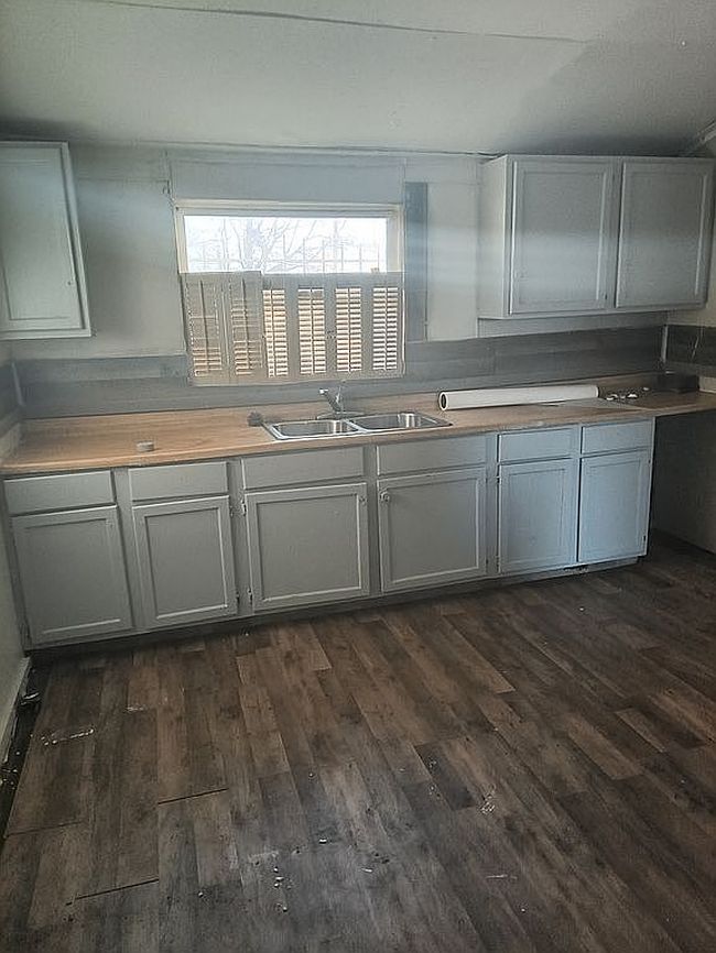 Image of 1500 E 2nd St