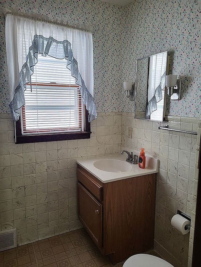 Image of 310 Main St