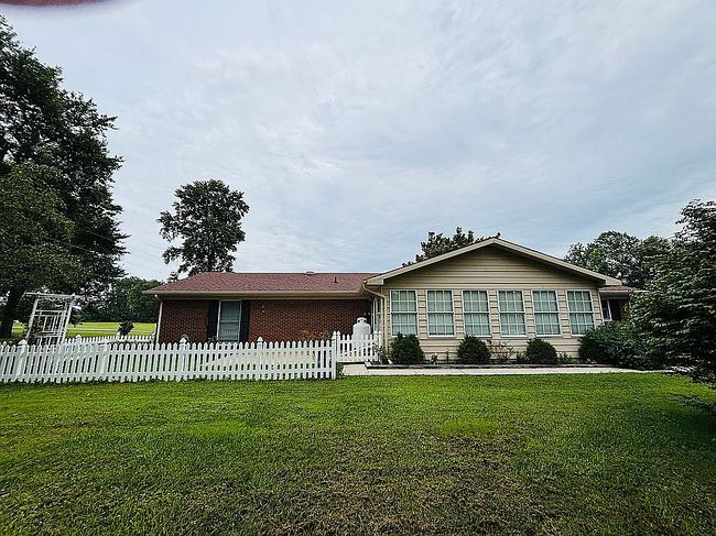 Photo of 106 French Valley Loop, Russell Springs, KY
