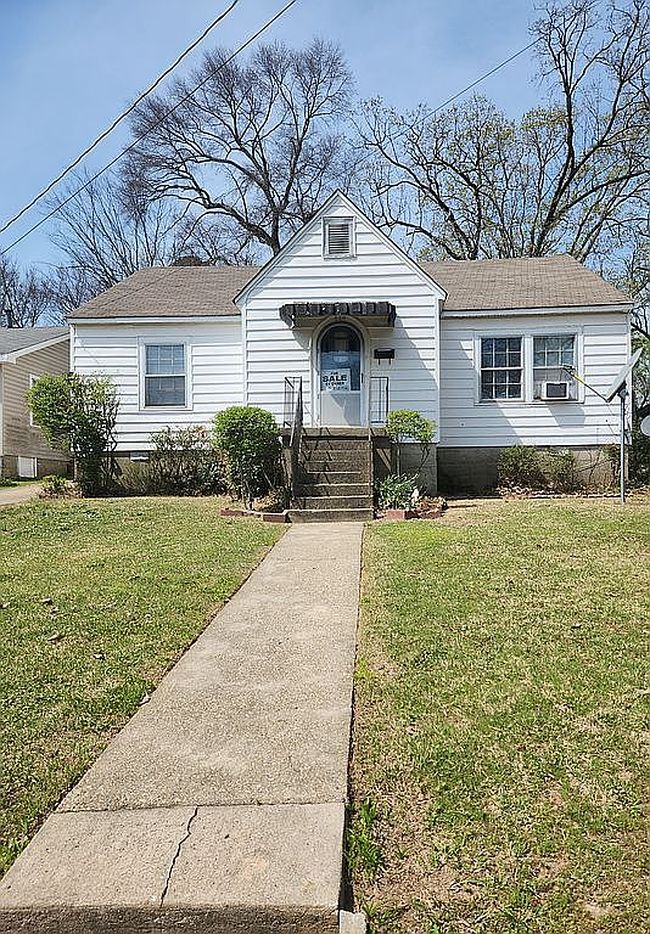 Image of 320 Pinewood St