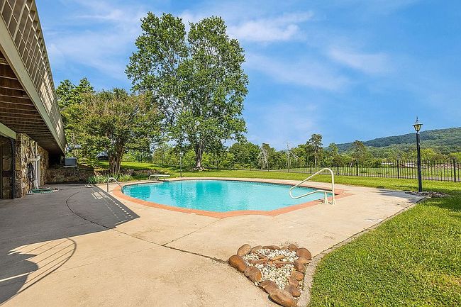Photo of 1817 Meadow Springs Way, Knoxville, TN
