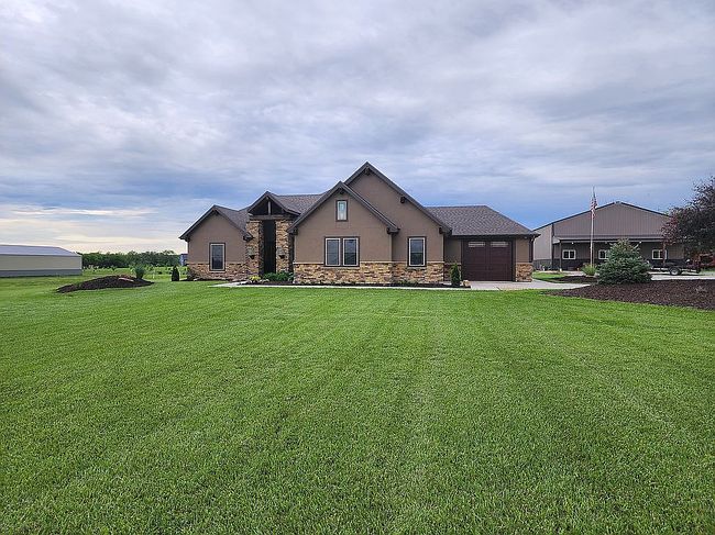 Photo of 1605 N 1037th Rd, Lawrence, KS