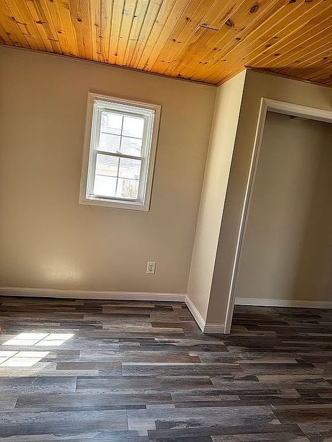 Photo of 17 Fenton Ave, Pt Crane, NY