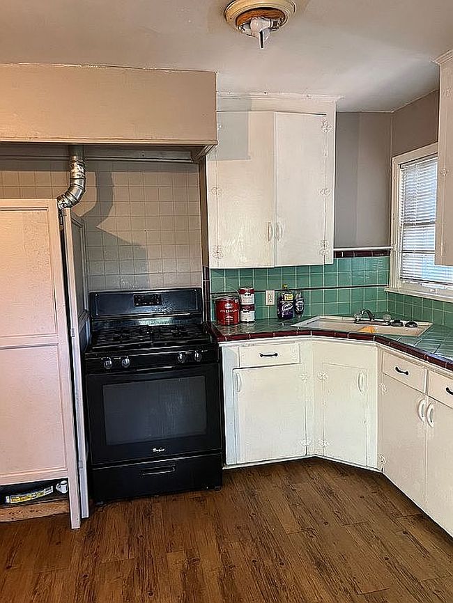 Image of 403 College St
