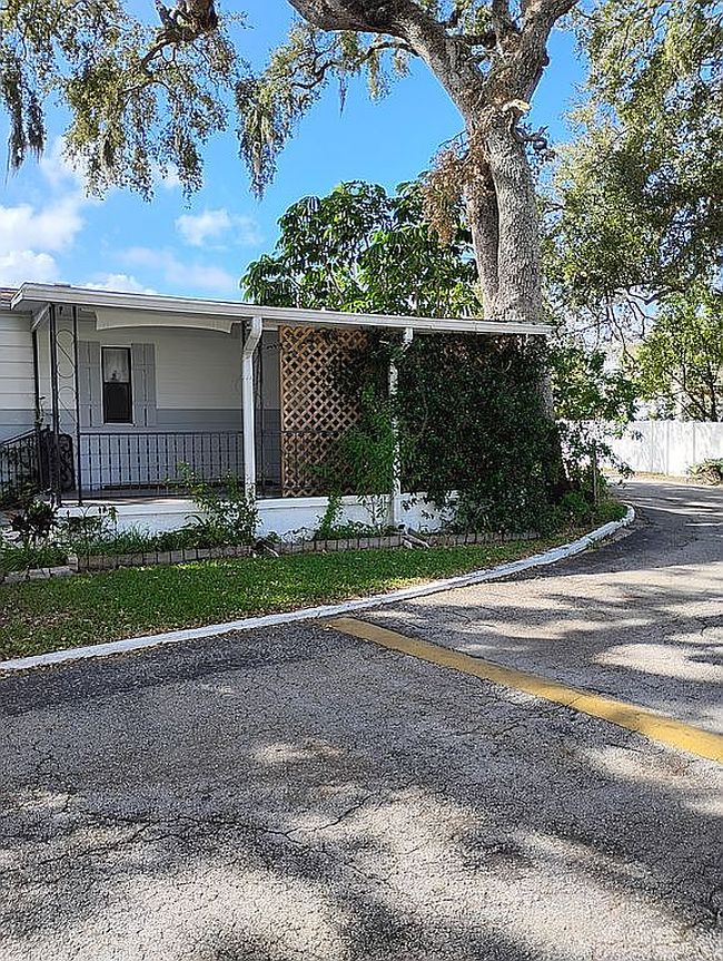 Photo of 2201 S Ridgewood Ave Lot 21