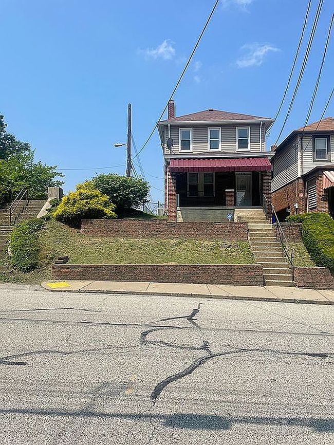 Photo of 4136 Winterburn Ave
